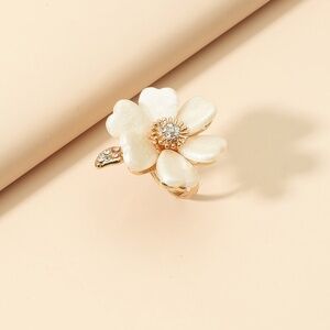 *LALIKA* Flower Design Rhinestone Fashion Ring